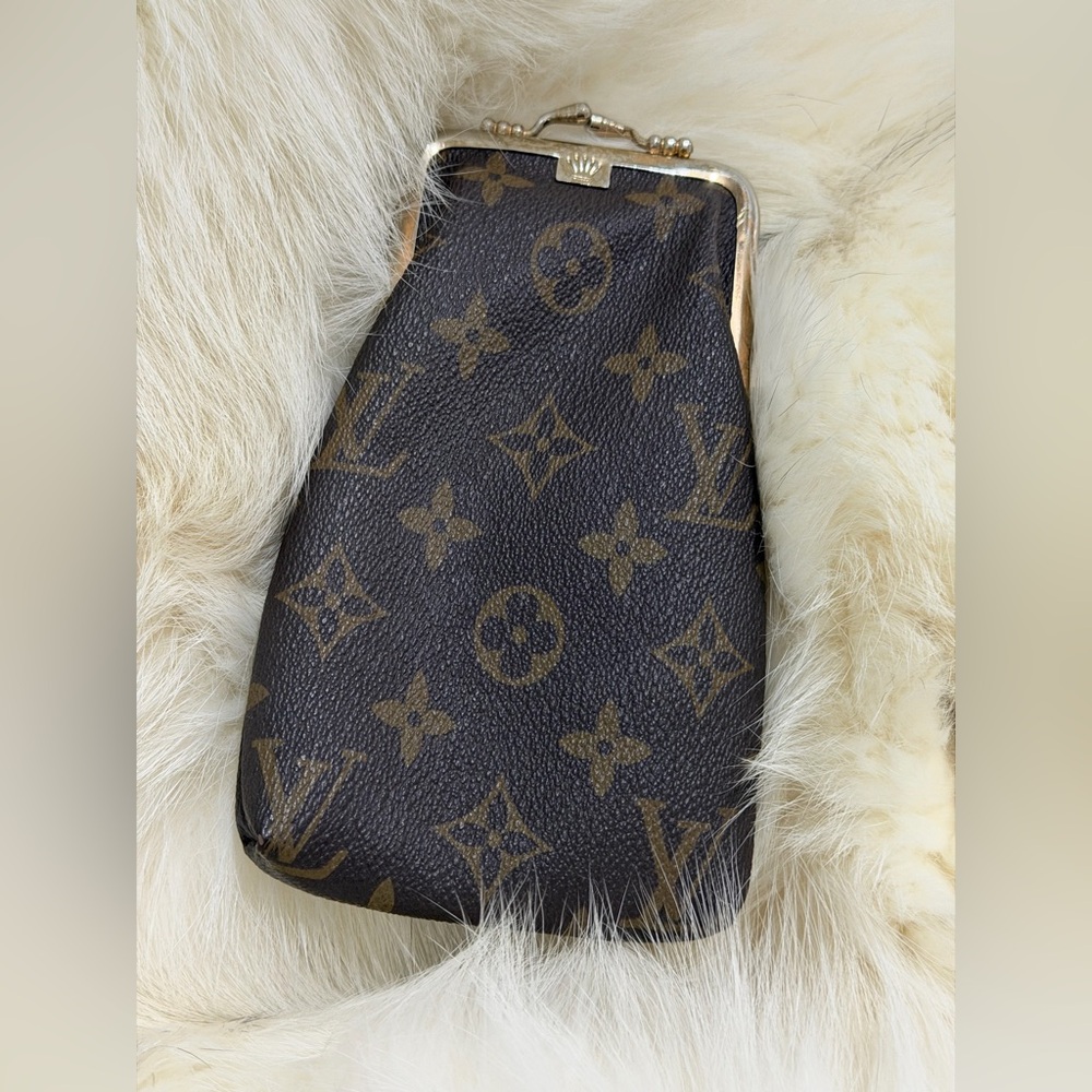 1970s LOUIS VUITTON Vintage Monogram Kiss Lock Cigarette /Coin/ Eyeglass Case